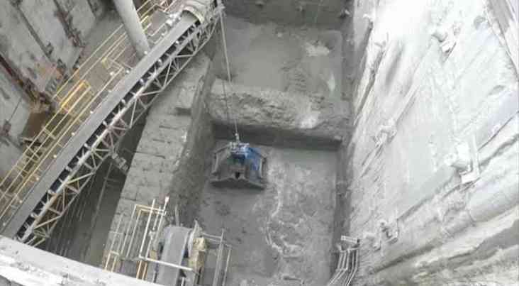 Clamshell tunnel slurry excavation